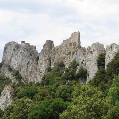 Explorer les châteaux cathares et parler français