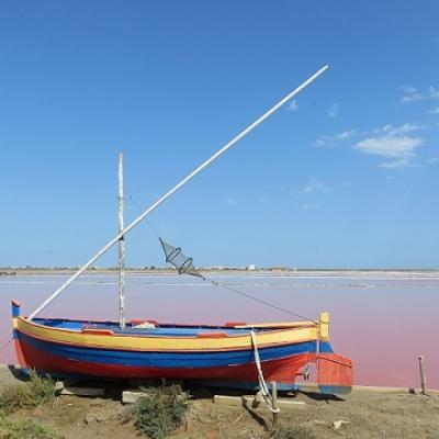 Camina por la laguna mediterránea y habla francés