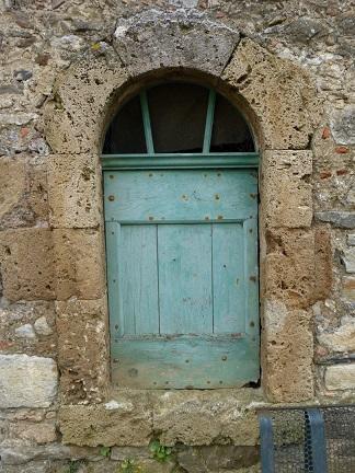 french course and indepenent accommodation