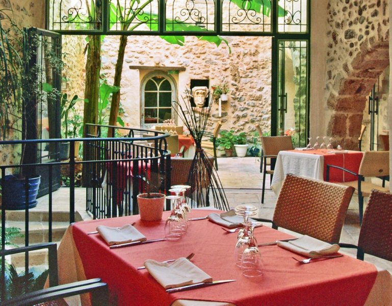 Les calicots restaurant fabrezan 1