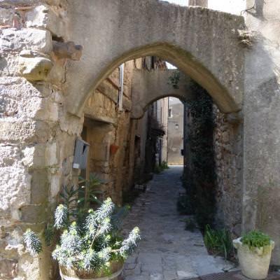 S'égarer dans les ruelles des villages du Languedoc